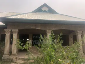 6bdrm House in Kwabre for sale
