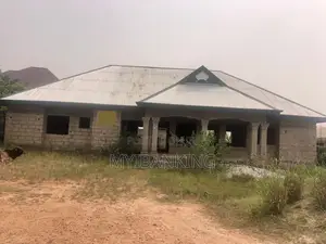 6bdrm House in Kwabre for sale