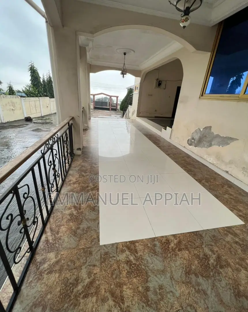 7bdrm House in Macaty Hills for sale