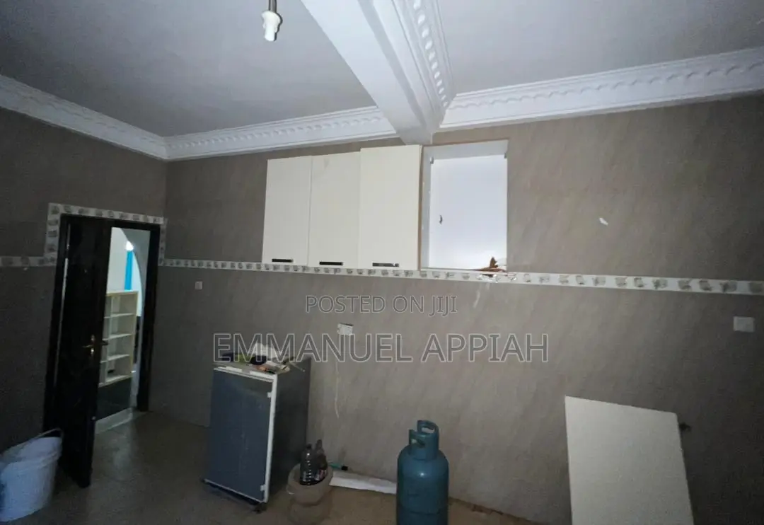 7bdrm House in Macaty Hills for sale