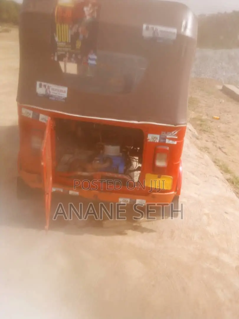 Bajaj RE 2022 Red