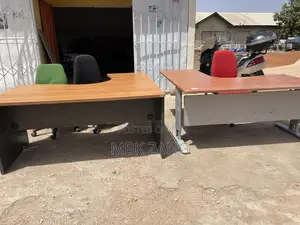 Corner Desk/L-Shaped Desk