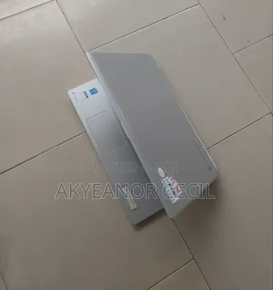 Laptop Toshiba Dynabook t552 8GB Intel Core i3 HDD 500GB