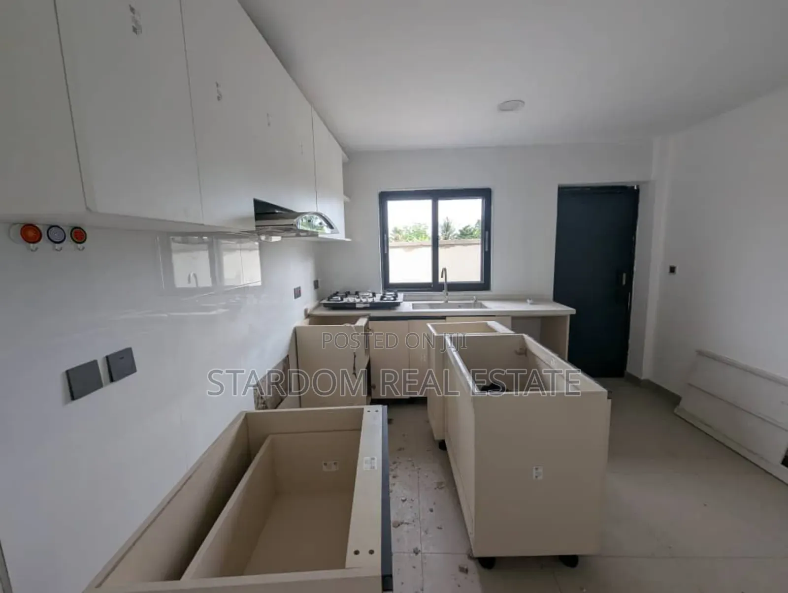 3bdrm Townhouse/Terrace in Achimota for sale