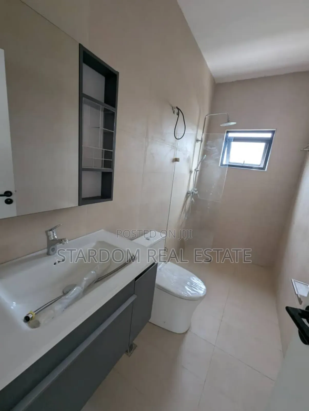 3bdrm Townhouse/Terrace in Achimota for sale