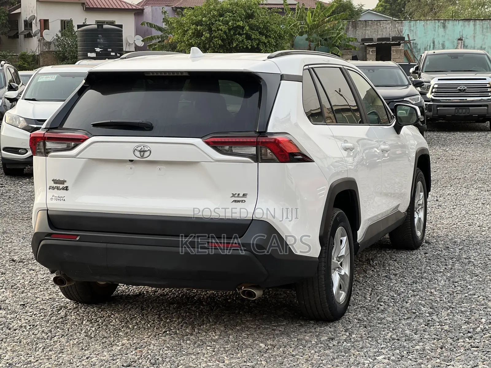 Toyota RAV4 XLE 2021 White