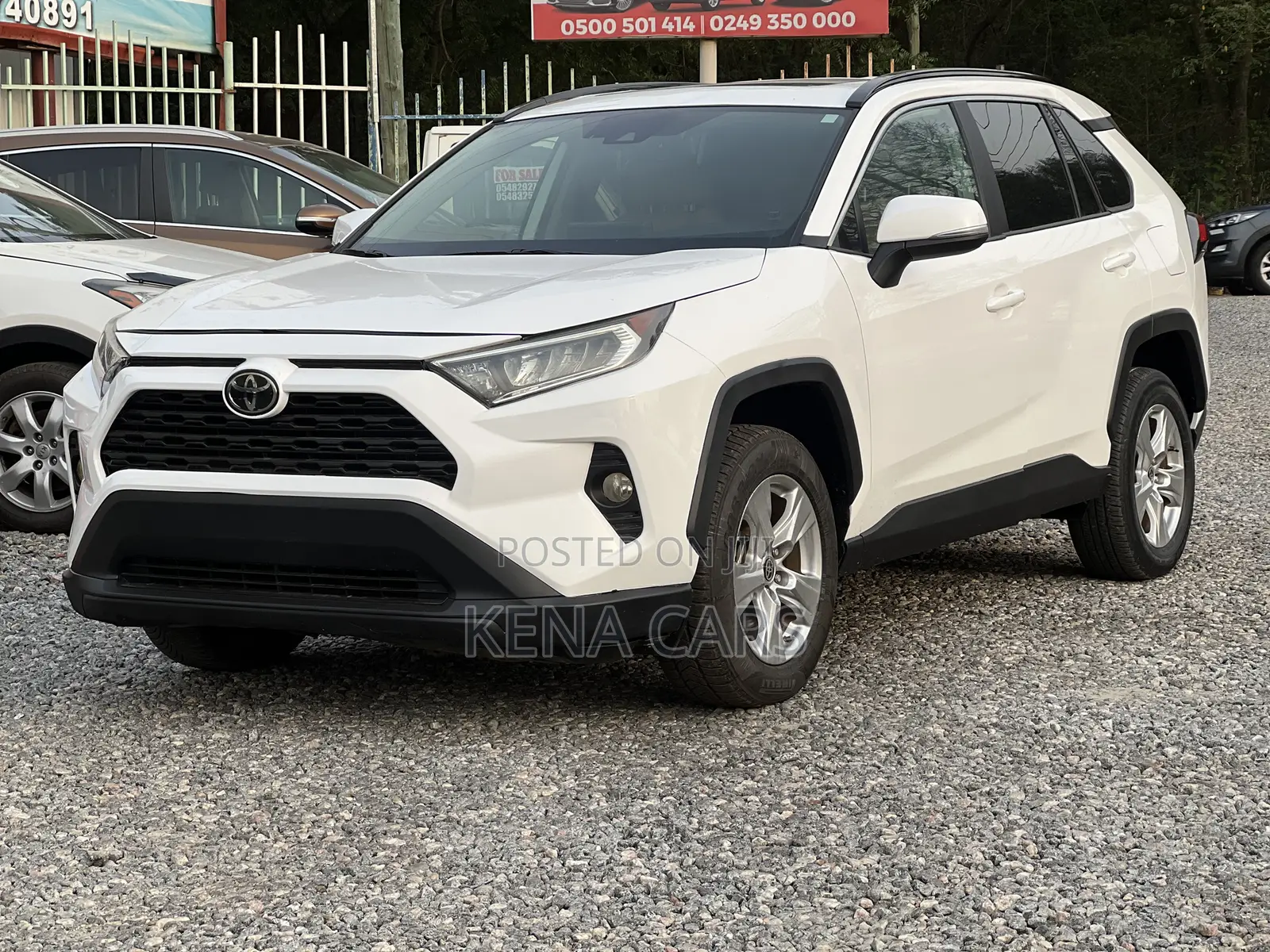 Toyota RAV4 XLE 2021 White