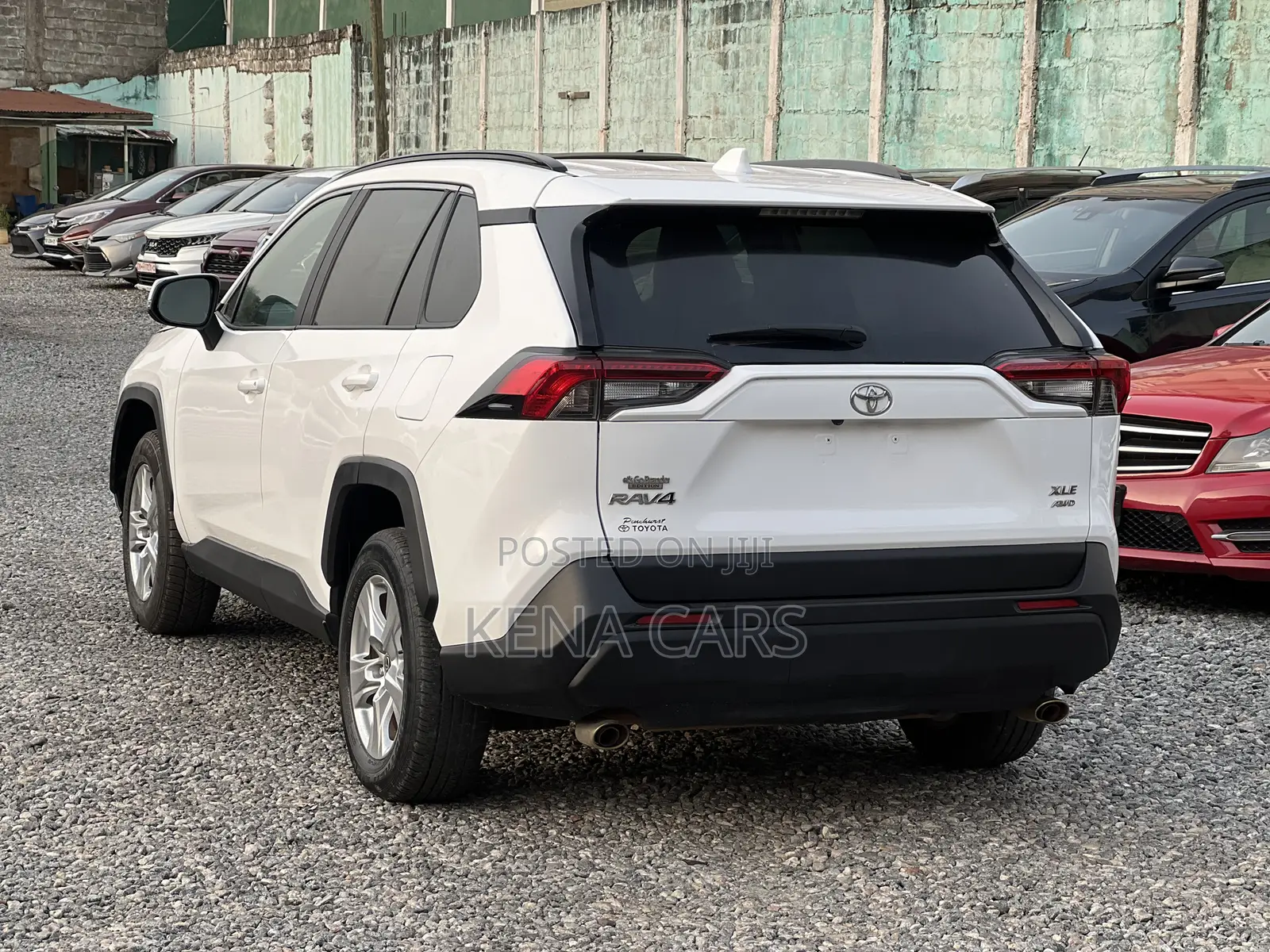 Toyota RAV4 XLE 2021 White