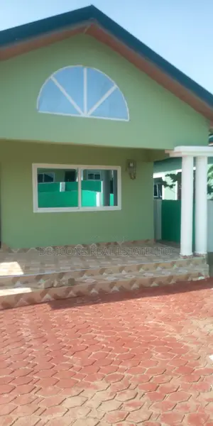 3bdrm House in De-Icons Real Estate, Awutu Senya East Municipal