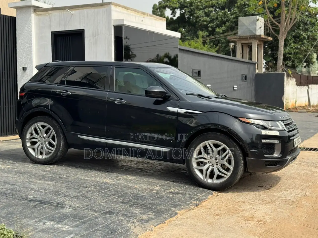 Land Rover Range Rover Evoque SE 5dr 4x4 (2.0L 4cyl 9A) 2016 Black