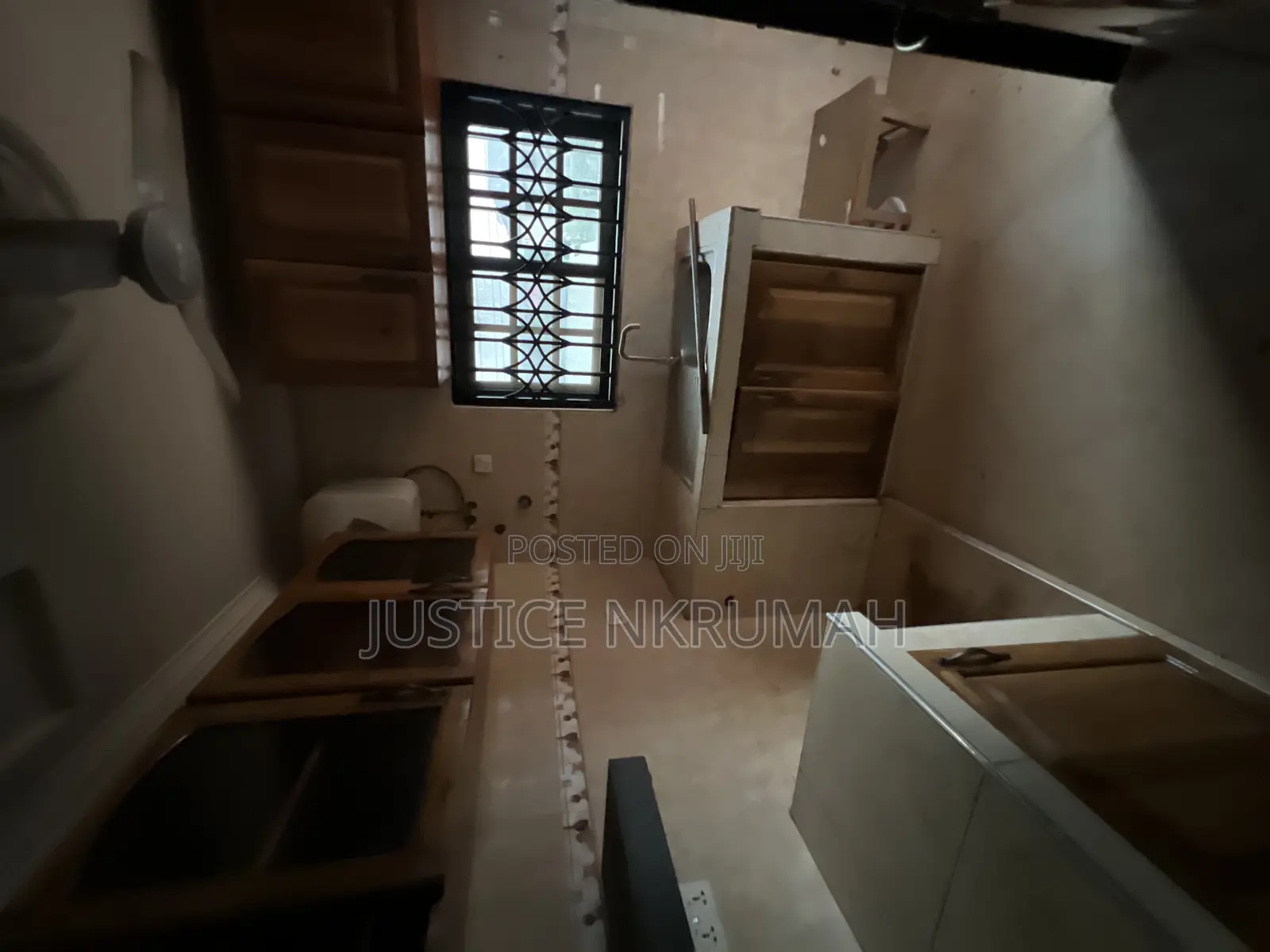 3bdrm Apartment in Mr Justice Estate, Old Barrier for rent