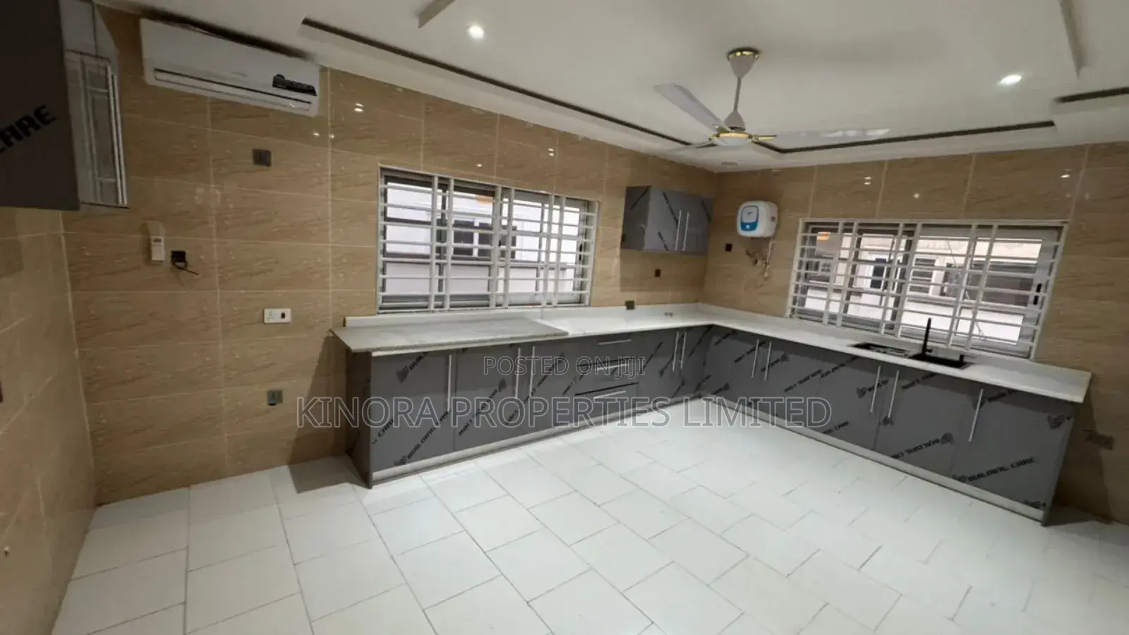 5bdrm Duplex in Tema for sale