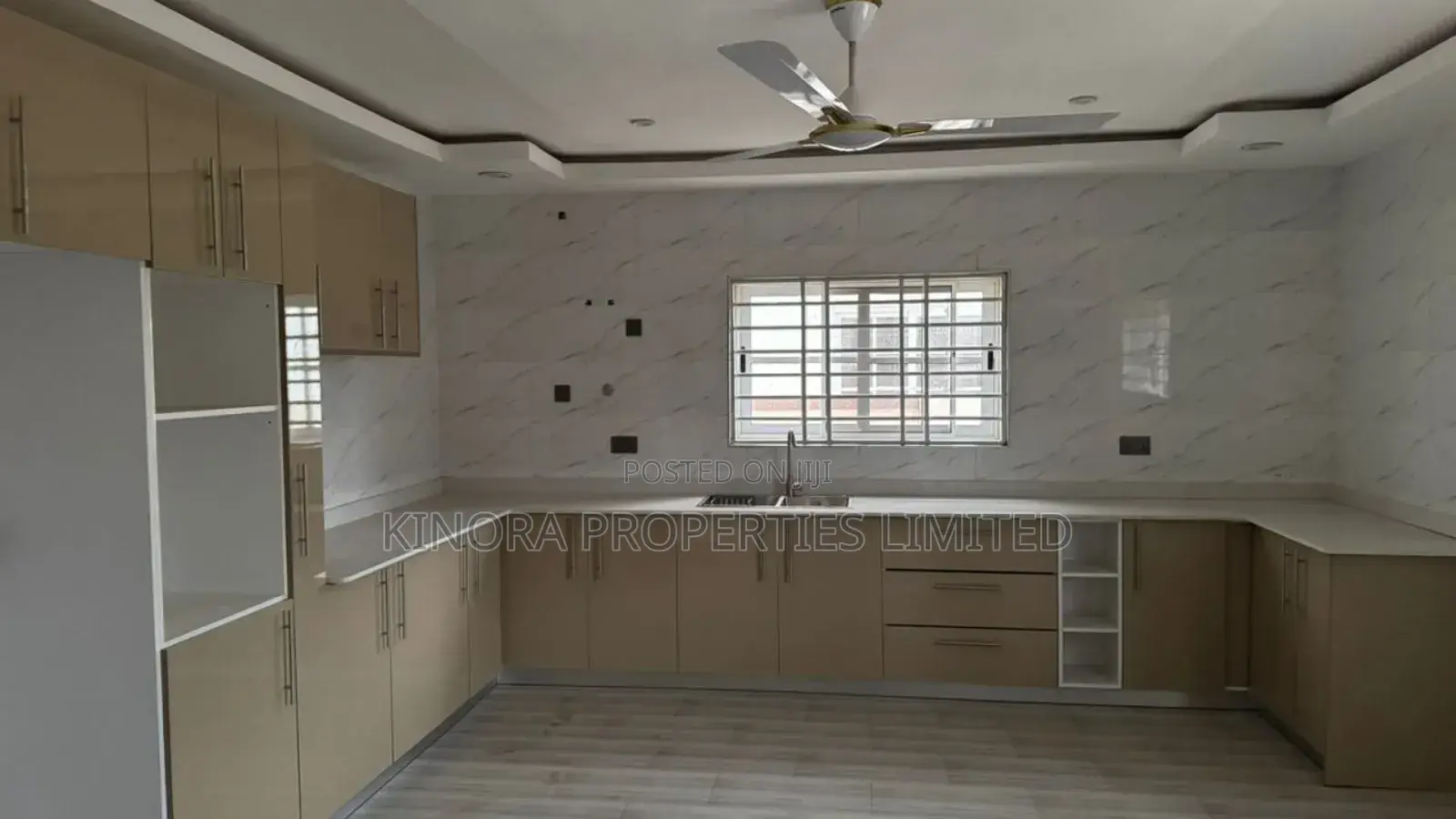 5bdrm Duplex in Tema for sale