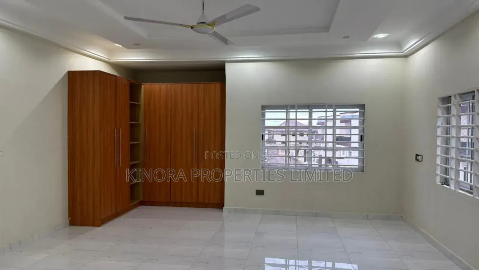 5bdrm Duplex in Tema for sale