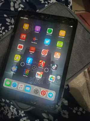 Apple iPad Air 64 GB Gray