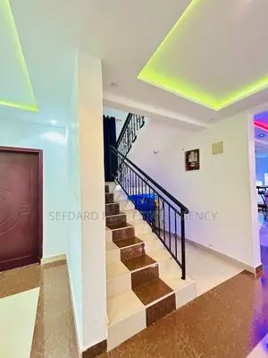 7bdrm Mansion in East Legon for sale