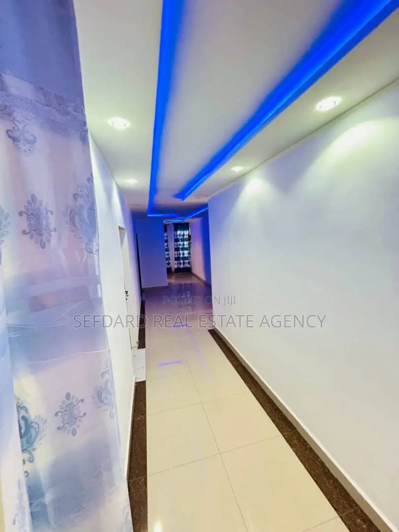 7bdrm Mansion in East Legon for sale