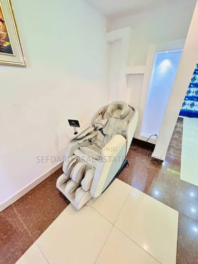 7bdrm Mansion in East Legon for sale