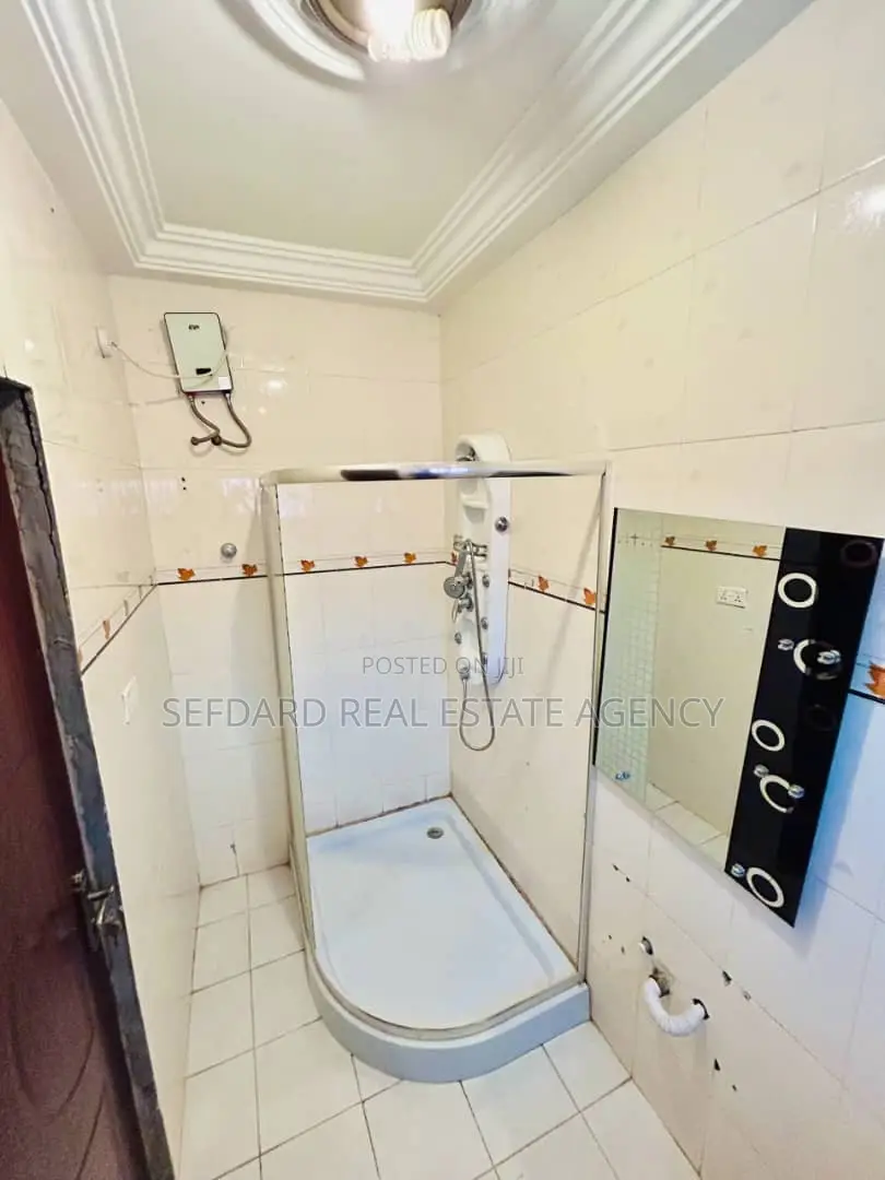 7bdrm Mansion in East Legon for sale