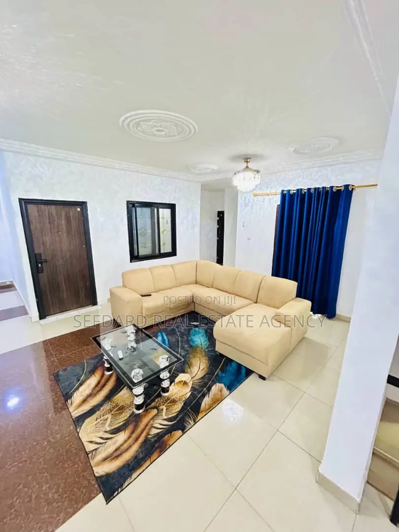 7bdrm Mansion in East Legon for sale
