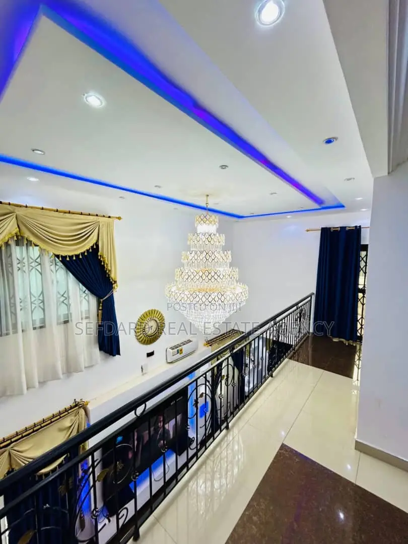 7bdrm Mansion in East Legon for sale