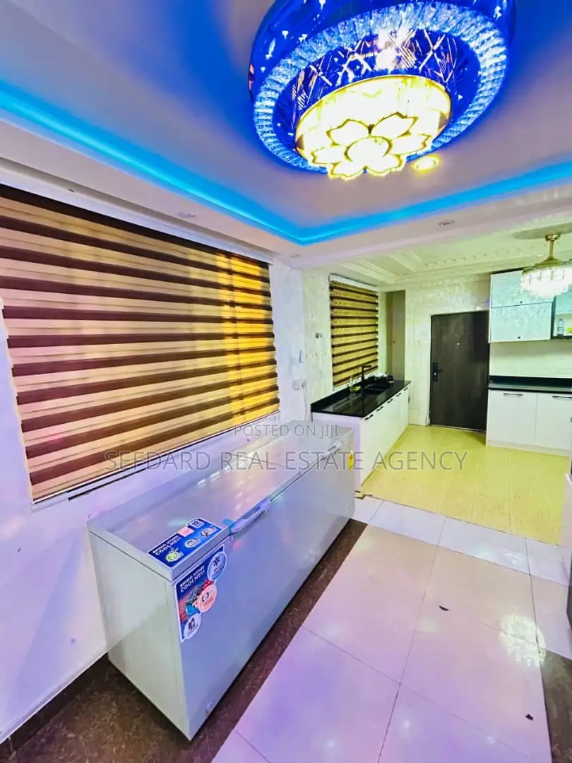 7bdrm Mansion in East Legon for sale