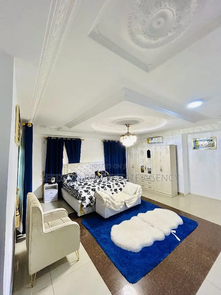 7bdrm Mansion in East Legon for sale