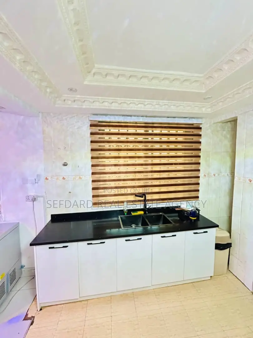 7bdrm Mansion in East Legon for sale