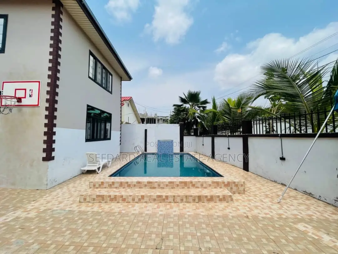 7bdrm Mansion in East Legon for sale