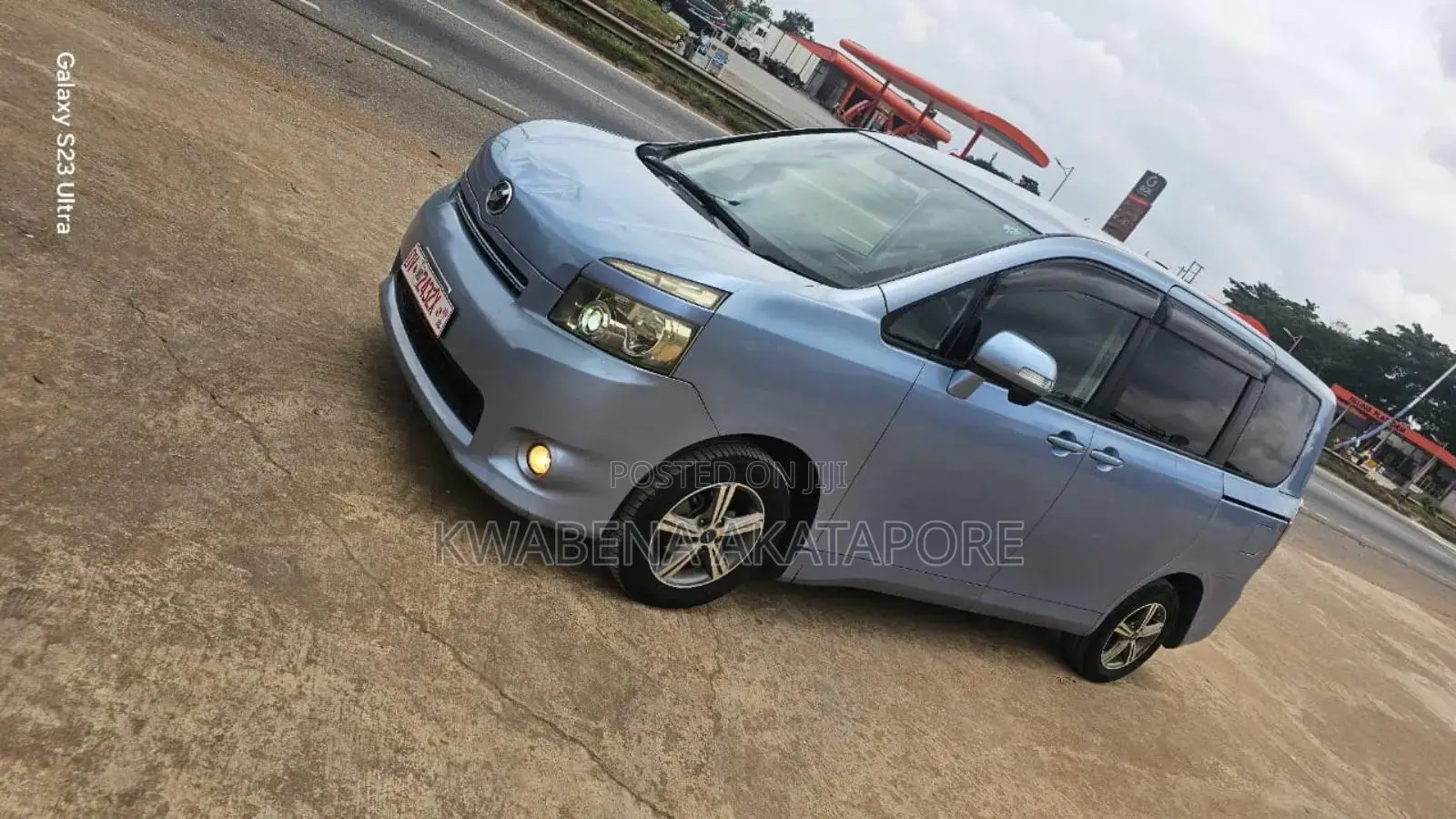 Toyota Voxy 2013 Green