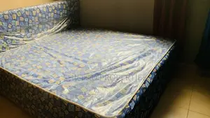 Inbuilt Queen Size Bed.