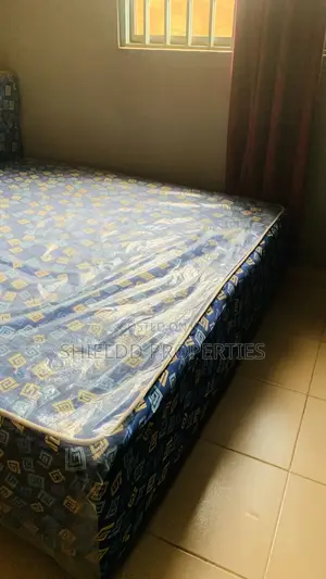 Inbuilt Queen Size Bed.
