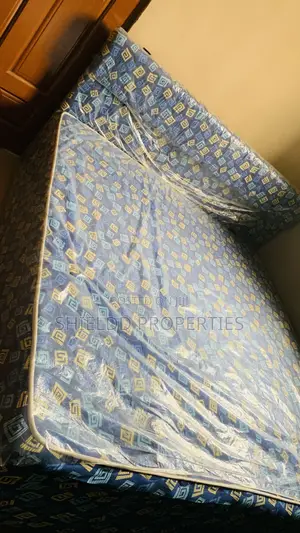 Inbuilt Queen Size Bed.