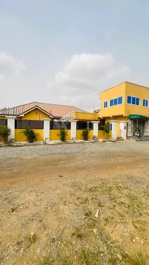 5bdrm House in Pokuase for sale