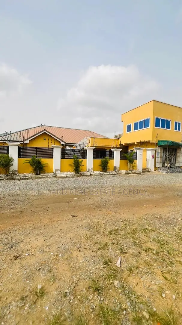 5bdrm House in Pokuase for sale