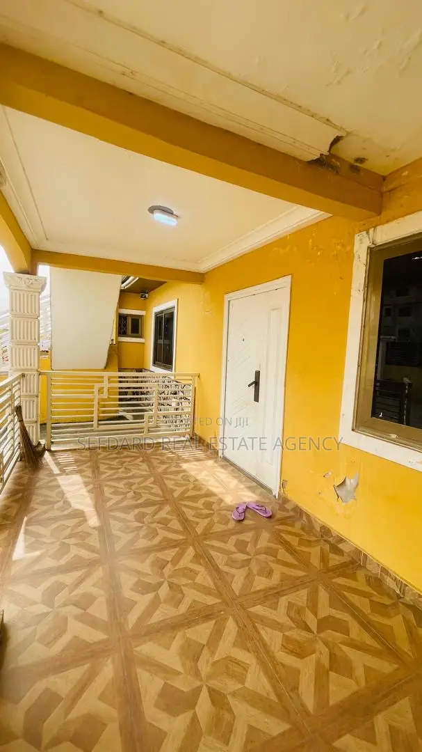 5bdrm House in Pokuase for sale