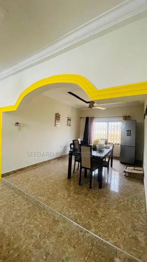 5bdrm House in Pokuase for sale