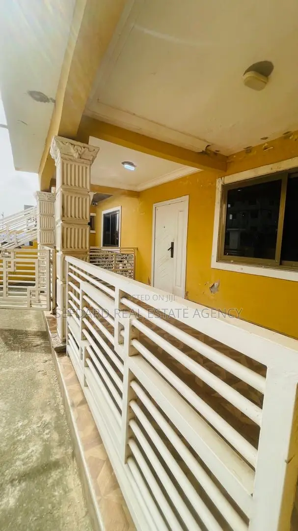 5bdrm House in Pokuase for sale