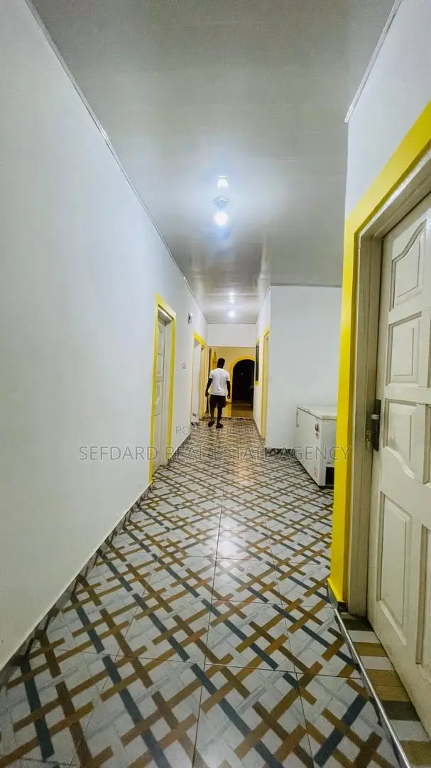 5bdrm House in Pokuase for sale