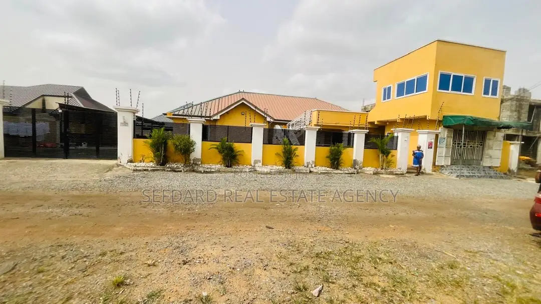 5bdrm House in Pokuase for sale