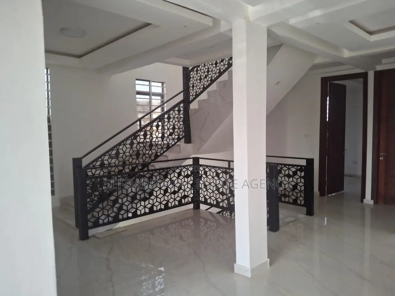 6bdrm House in East Legon for sale