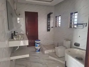 6bdrm House in East Legon for sale