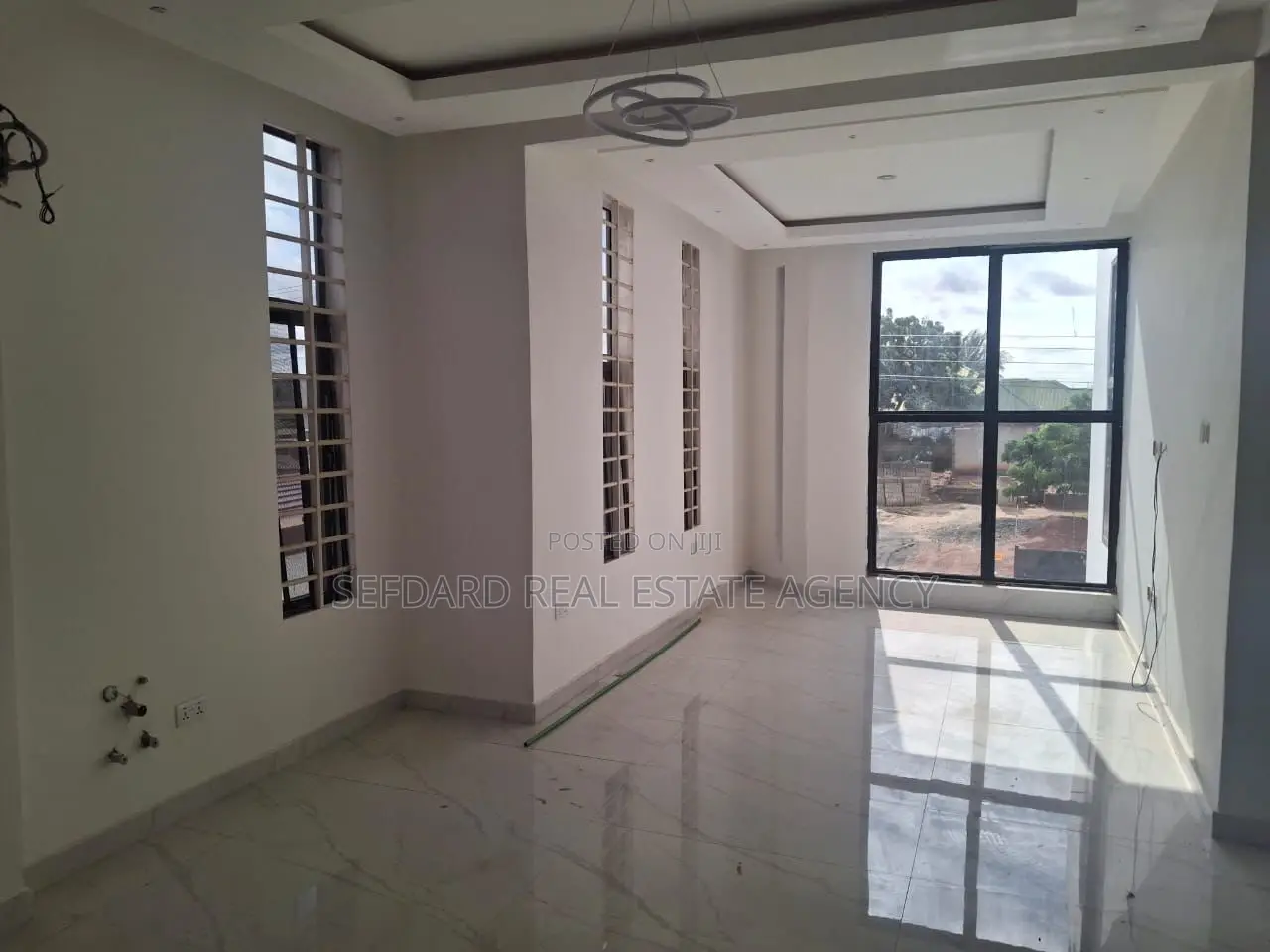 6bdrm House in East Legon for sale