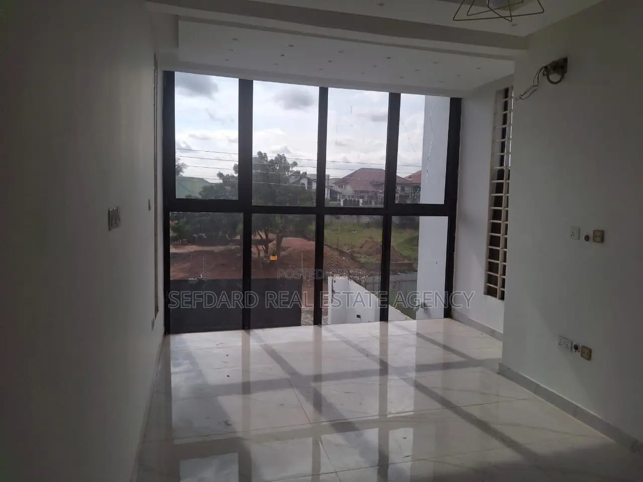 6bdrm House in East Legon for sale