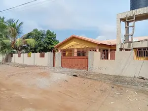 5bdrm House in Adenta for sale