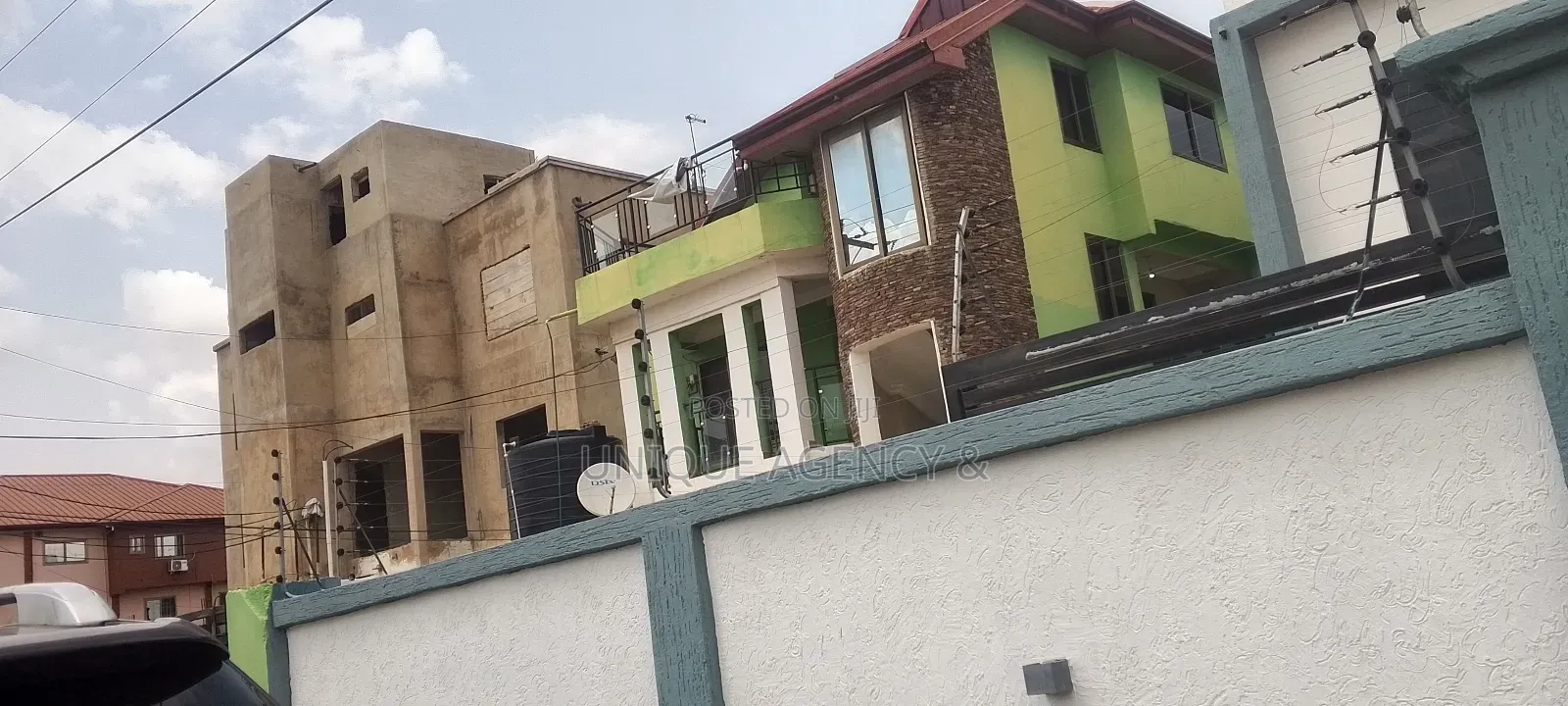 8bdrm Apartment in Spintex for sale
