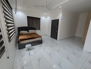 8bdrm Apartment in Spintex for sale