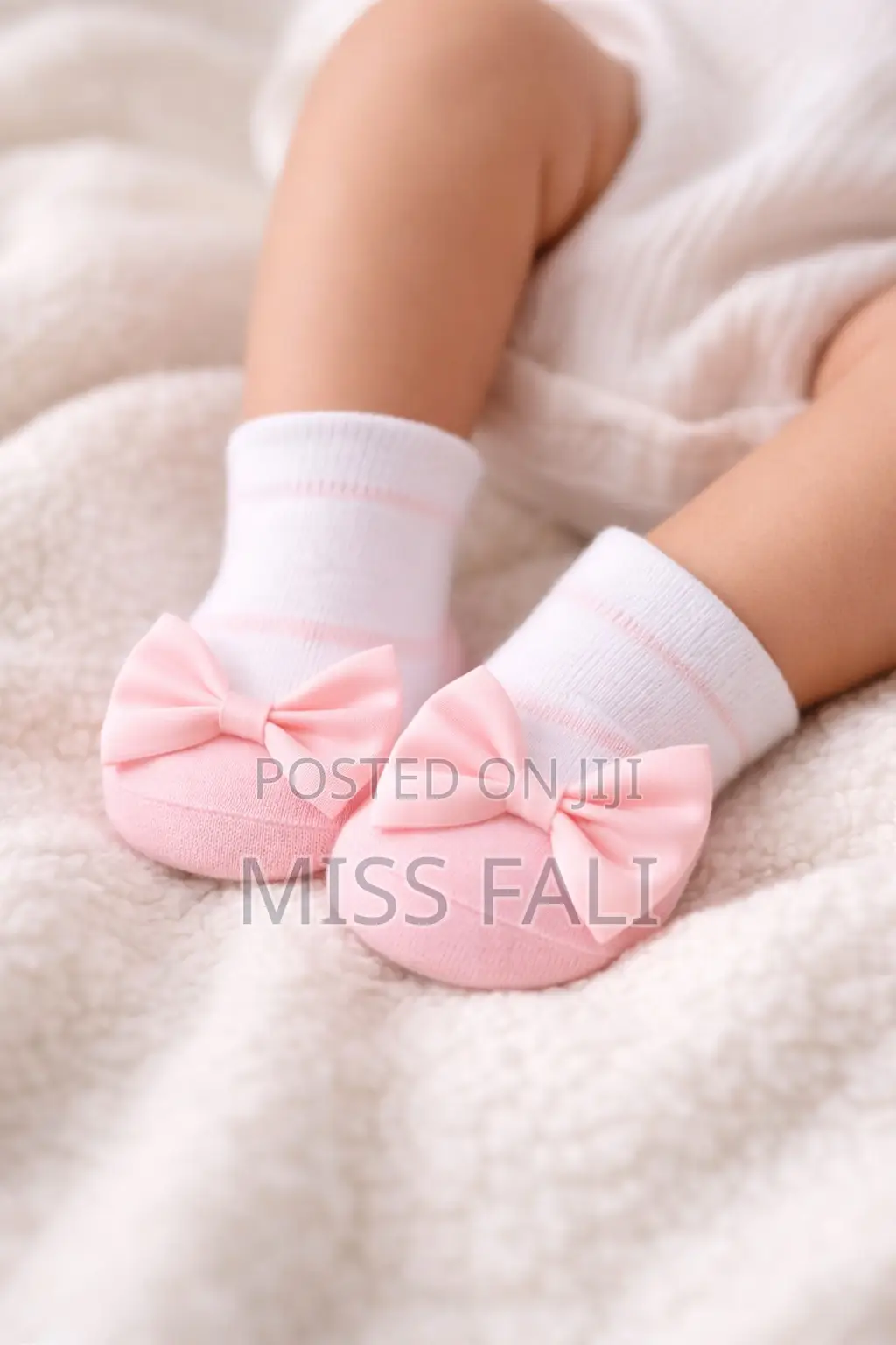 Tiny Bow Socks. 0-6m
