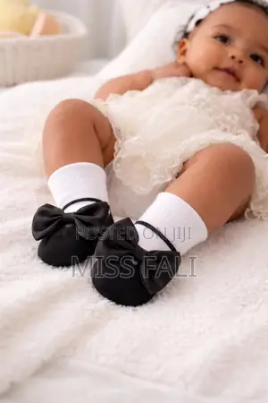 Tiny Bow Socks. 0-6m
