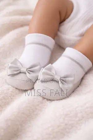 Tiny Bow Socks. 0-6m